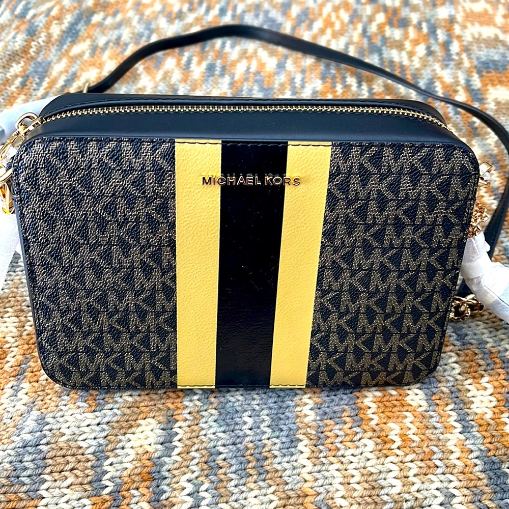Michael Kors Jet Set Charm Medium Camera Crossbody bag